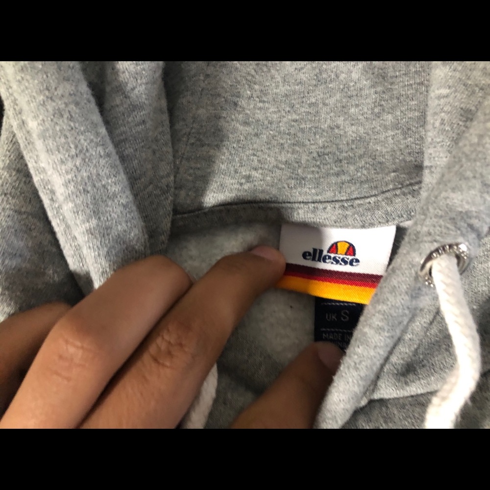 Ellesse Sweater w/ white drawstrings SMALL - Picture 2 of 3